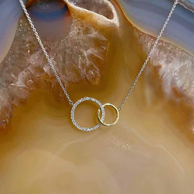 Uneven design necklaces-Connected Rings Diamond Necklace