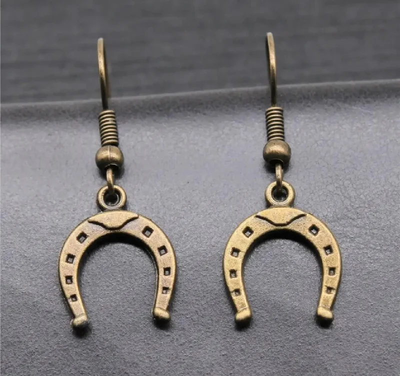 Tassel edge rings-Beautiful Horseshoe Earring