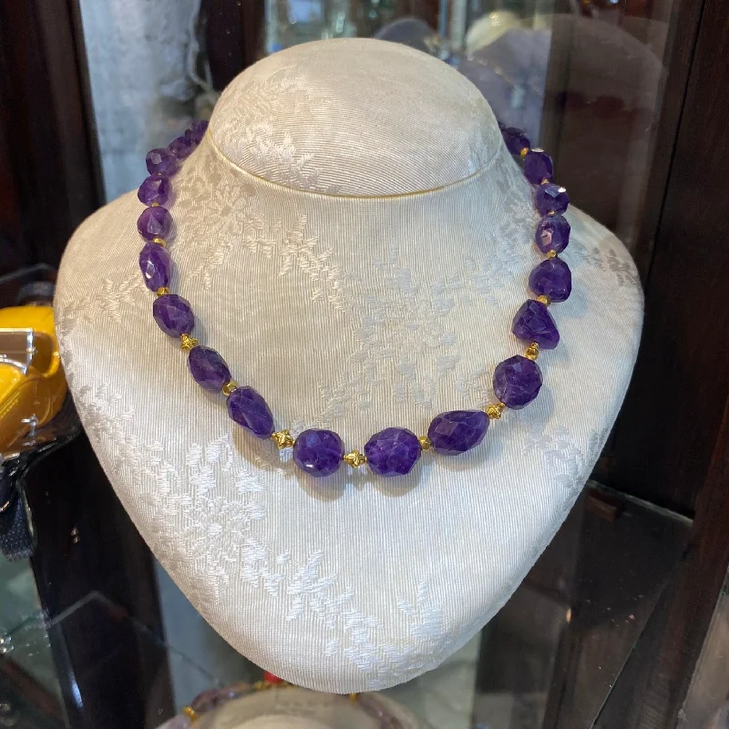 Satin finish necklaces-Necklace in 18k Gold with Amethyst (DV PE-47)