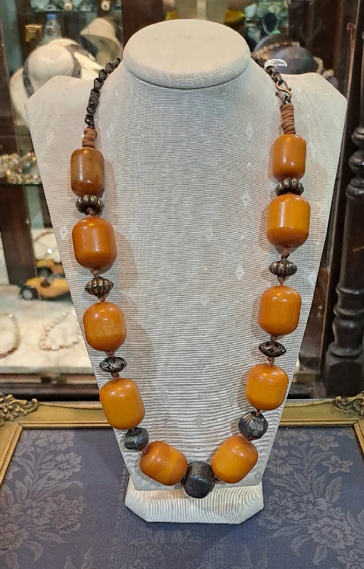 Roaring 20s necklaces-Necklace in sterling silver with old amber