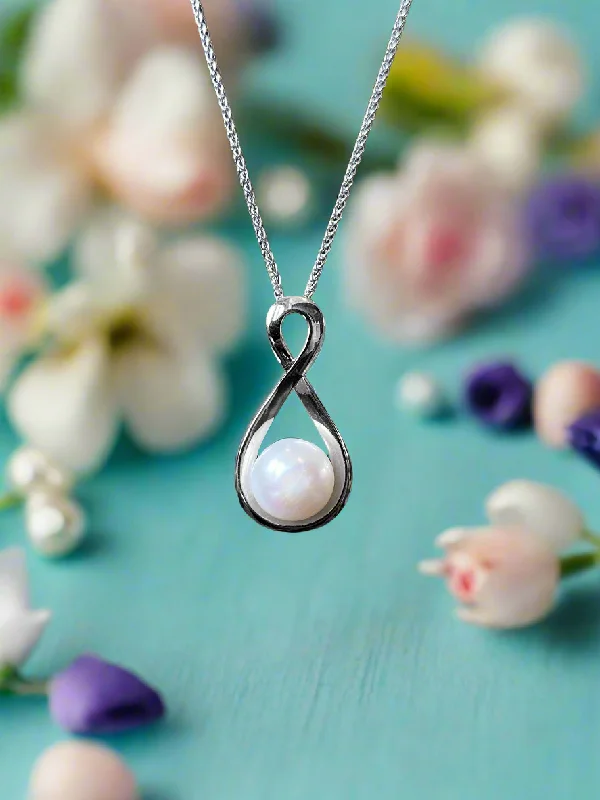 Love knot necklaces-Pearl Infinity Necklace