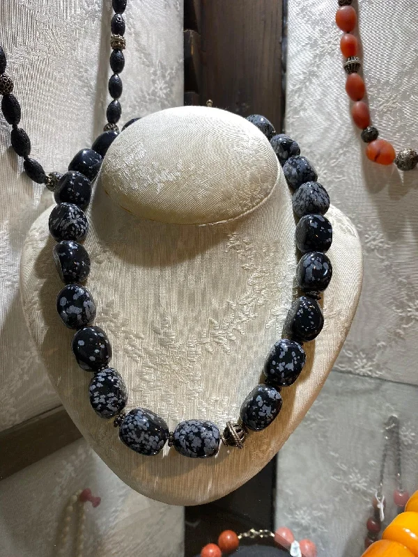 Half-moon necklaces-Necklace with Black Onyx stones and sterling silver elements