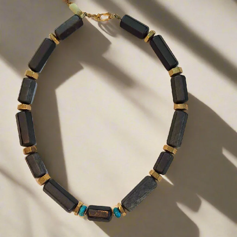 Celtic knot necklaces-Necklace in 18k gold with Black Obsidian and Turquoise stones