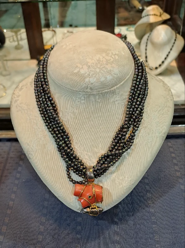 Triple-layer necklaces-Necklace in Black Tahitian Pearls with sterling silver elements and a Coral Pendant with brilliants and 18k elements