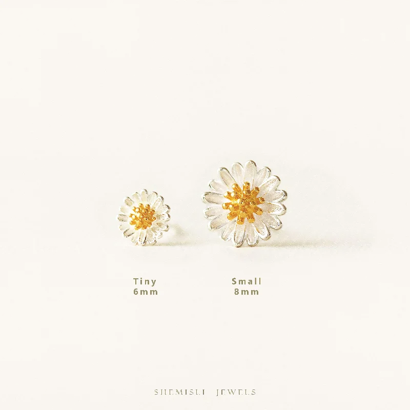 Retro clip earrings-Daisy Flower Stud Earrings, Silver SHEMISLI - SS117, SS118